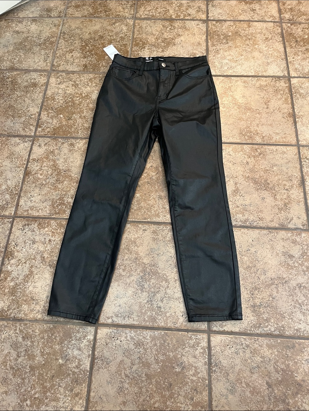 Express Women’s Black Straight-Leg Coated Skinny Jeans Size 8 NWT